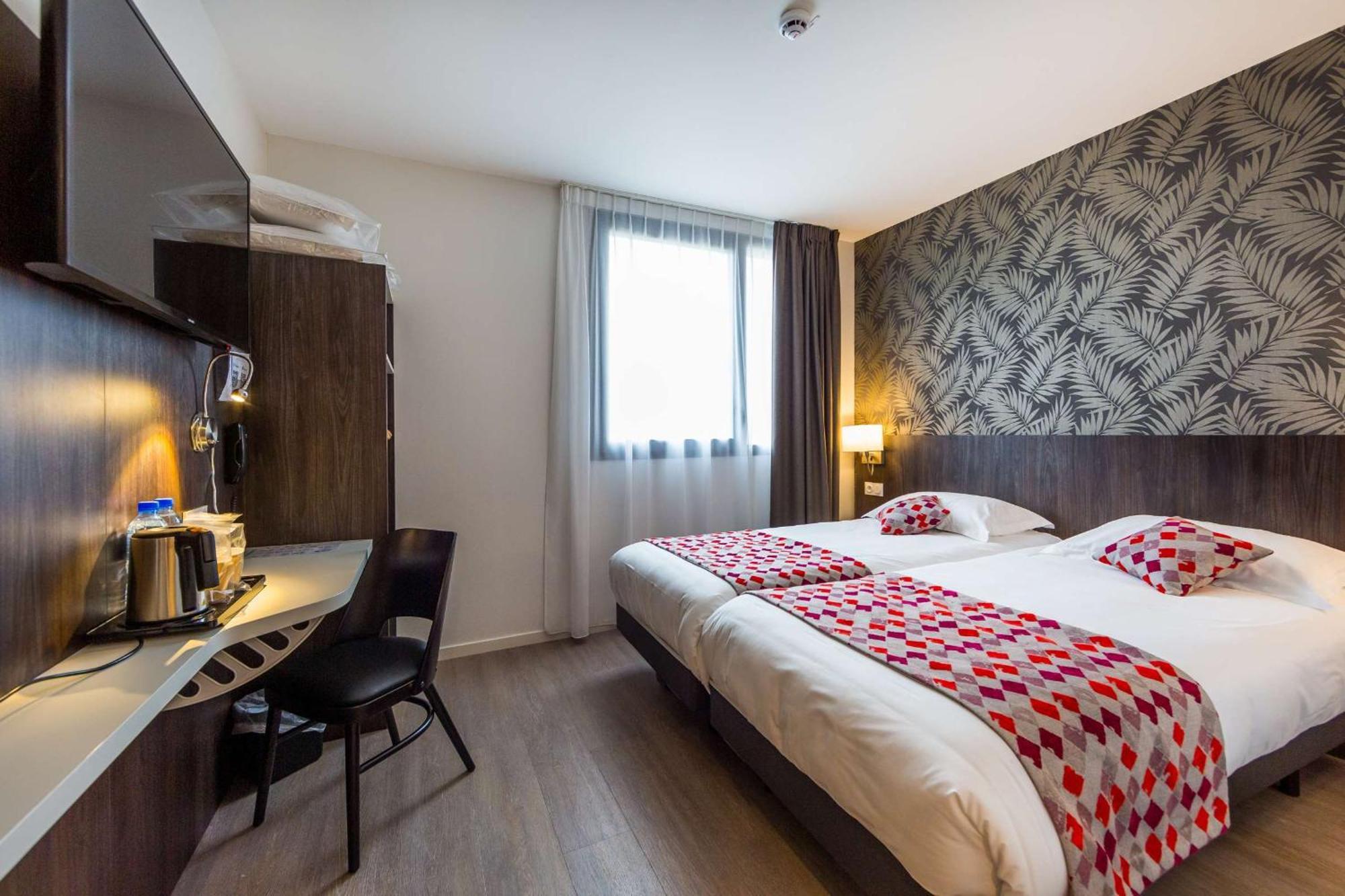 Brit Hotel Ploermel - Hotel De L'Hippodrome Ngoại thất bức ảnh