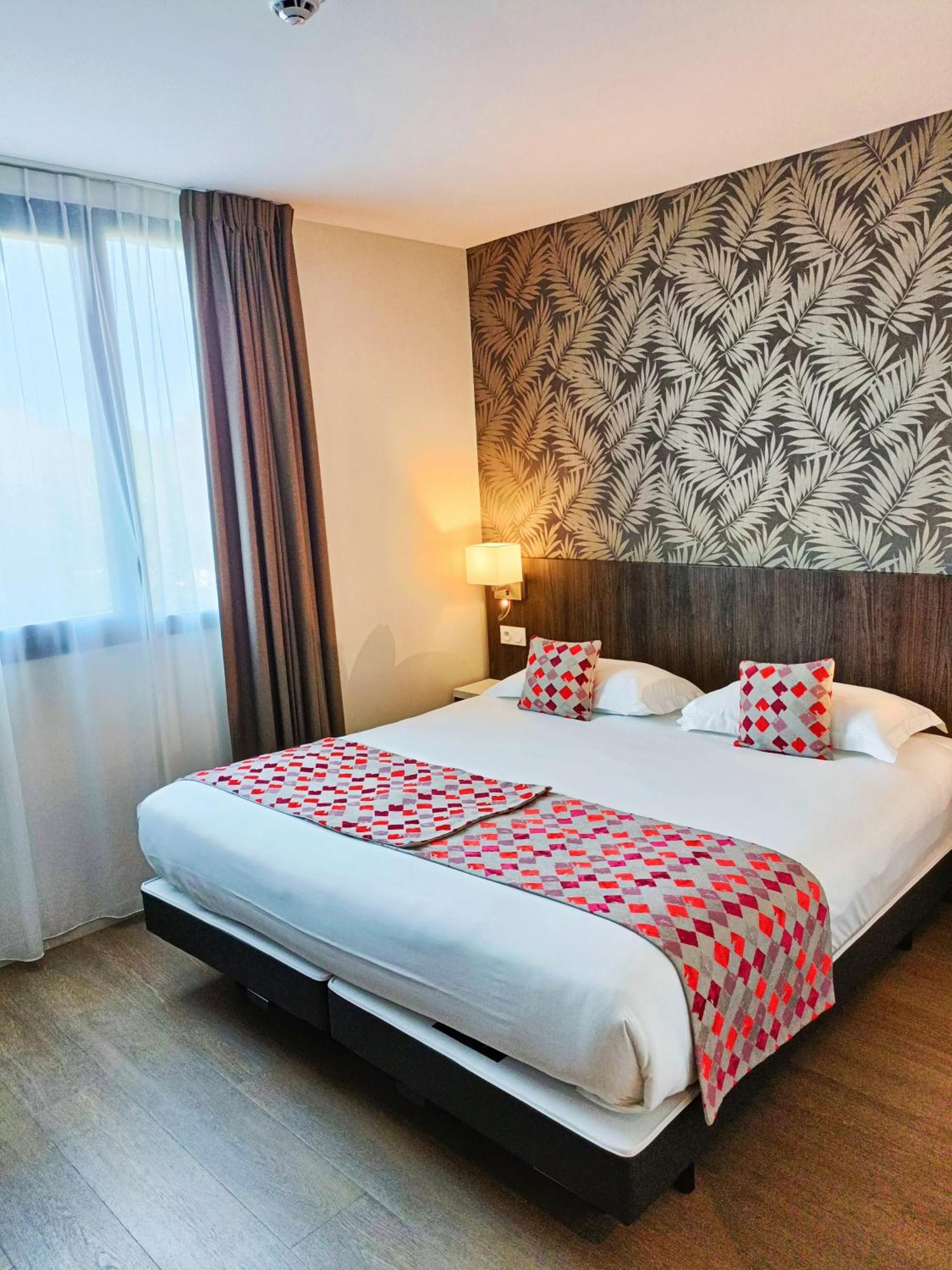 Brit Hotel Ploermel - Hotel De L'Hippodrome Ngoại thất bức ảnh